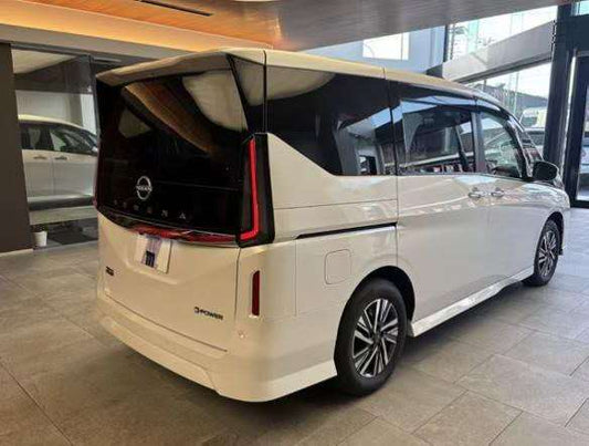 日本關西大阪自駕租車 – 白色 Nissan Serena(2025年款)
