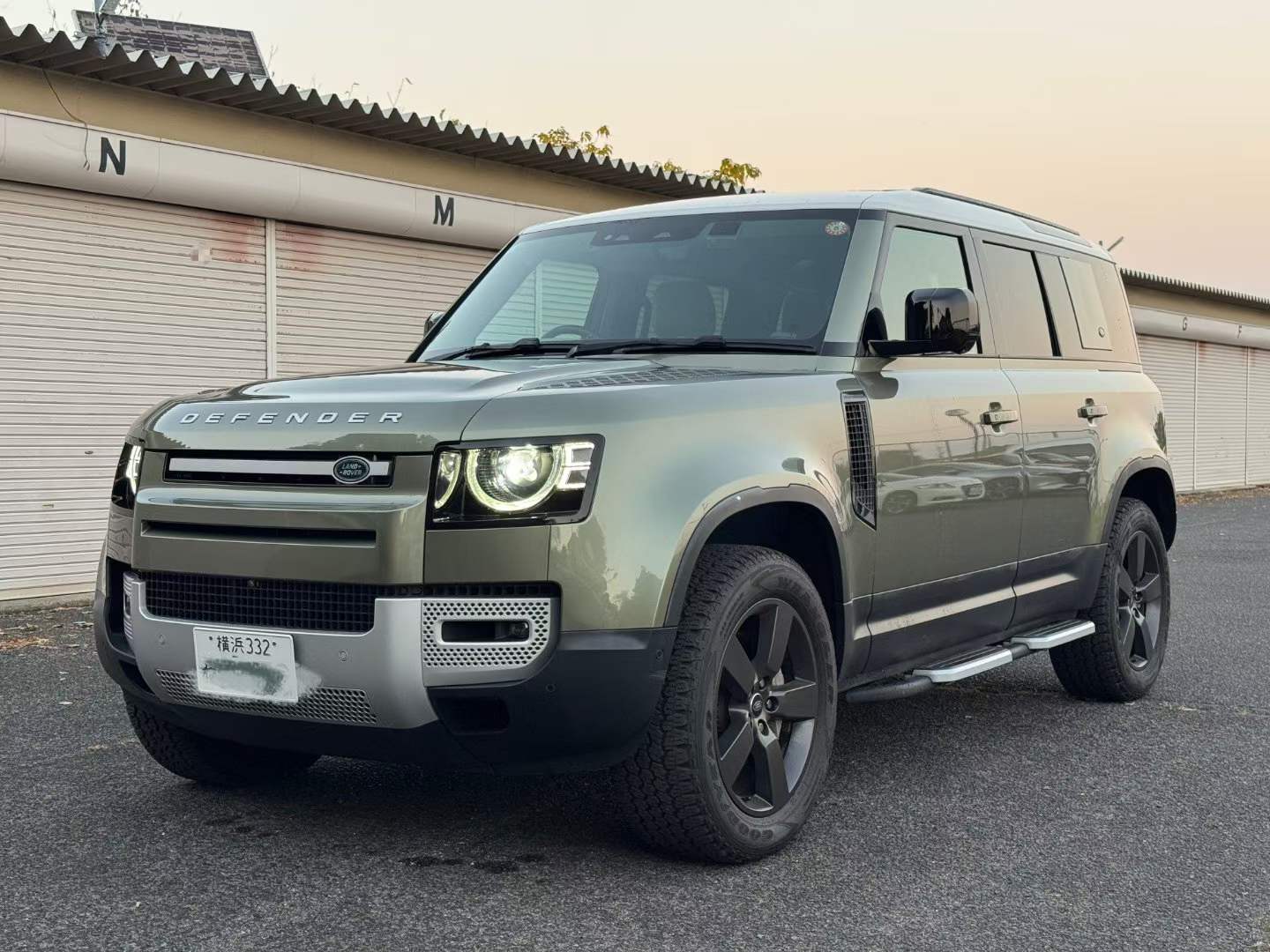 日本關西大阪自駕租車 – 綠色 Land Rover Defender（2025年款）
