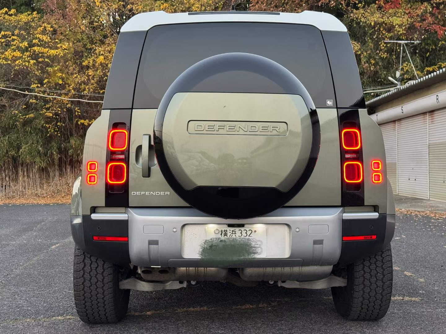 日本關西大阪自駕租車 – 綠色 Land Rover Defender（2025年款）