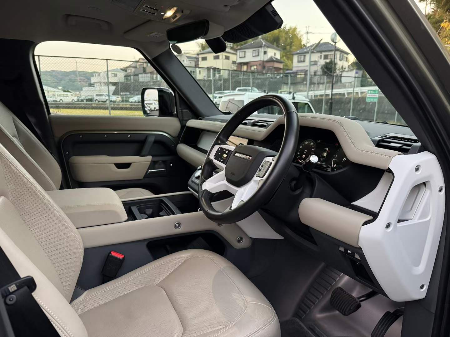 日本關西大阪自駕租車 – 綠色 Land Rover Defender（2025年款）
