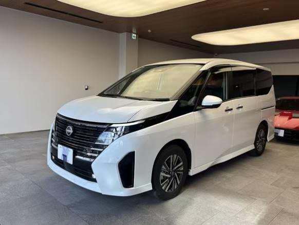 日本關西大阪自駕租車 – 白色 Nissan Serena（2025年款）