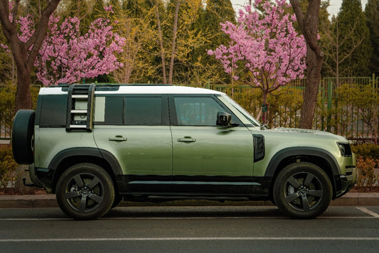 日本關西大阪自駕租車 – 綠色 Land Rover Defender（2025年款）